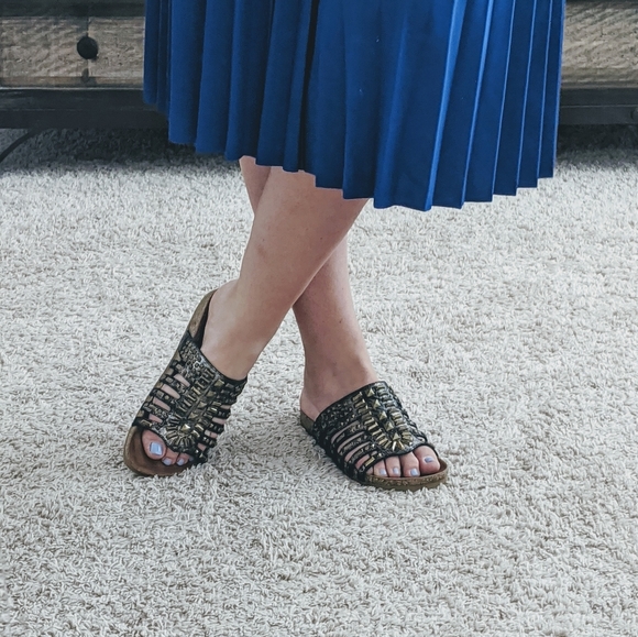 🆕🌿NAUGHTY MONKEY SANDALS🌿 - Picture 6 of 8